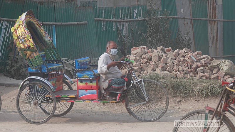 Commuters have few options to avoid dust while travelling from Babubazar to Gabtoli, with many wearing face masks to protect themselves from heavy dust along the route. Photo: Abdullah Al Momin