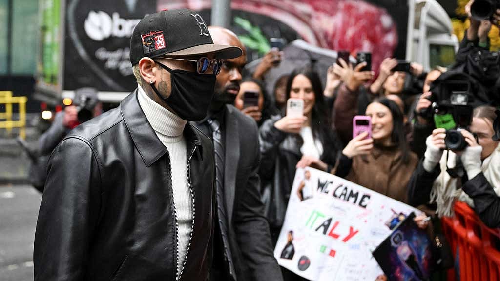 US singer Chris Brown spared jail after pleading guilty over UK nightclub incident