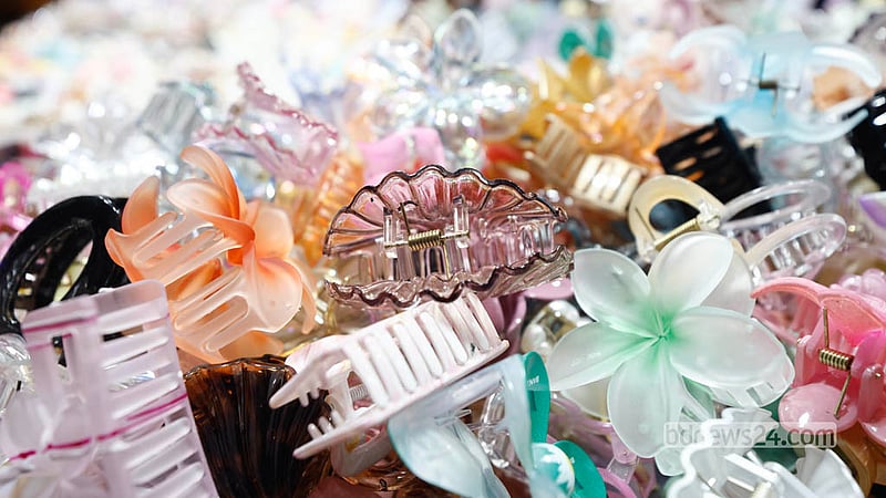 Customers gather at a cosmetics and hair accessories stall at the 2nd Bangladesh Trade Fair in Dhaka’s Agargaon. Photo: Shamsul Haque Ripon