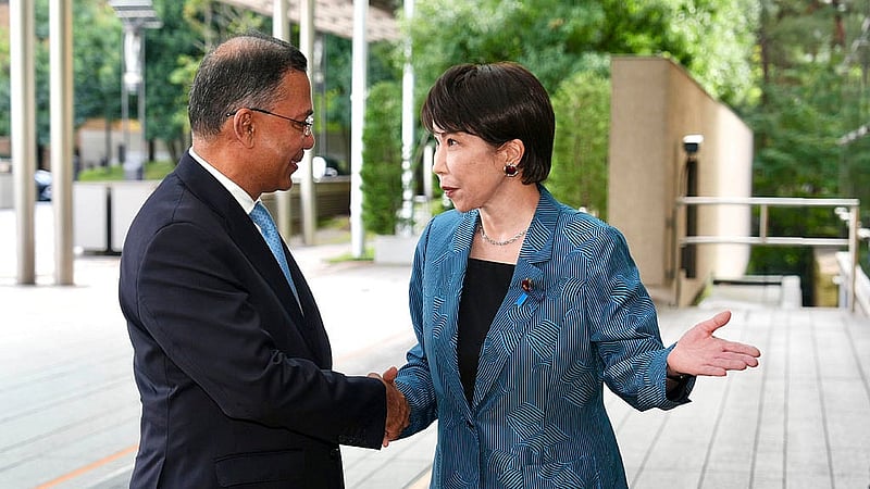 After arriving at the Japanese prime minister's office, “Kantei”, Prime Minister Tarique Rahman and his Japanese counterpart Sanae Takaichi exchange greetings on Tuesday, Oct 27, 2026. Photo: PMO