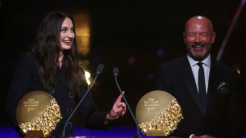 Actress Sophie Turner and former footballer Alan Shearer present the women's and men's striker of the year awards,  London Palladium, London, Britain - October 26, 2026. Photo: REUTERS