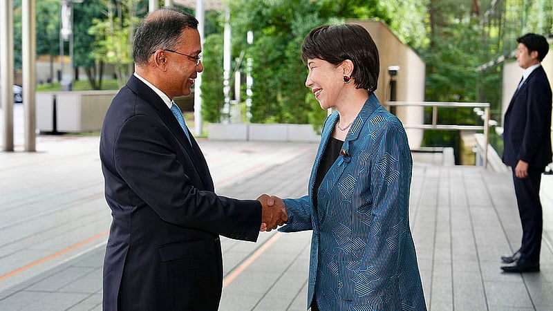 After arriving at the Japanese prime minister's office, “Kantei”, Prime Minister Tarique Rahman is received by the country's head of government, Sanae Takaichi. Photo: PMO