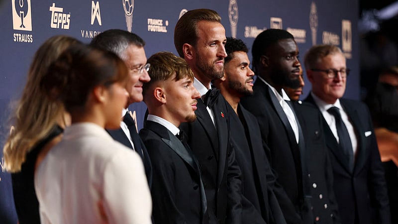 Bayern Munich's Luis Diaz, Dayot Upamecano, Harry Kane and Lennart Karl pose for a photo on the red carpet, London Palladium, London, Britain - October 26, 2026. Photo: REUTERS
