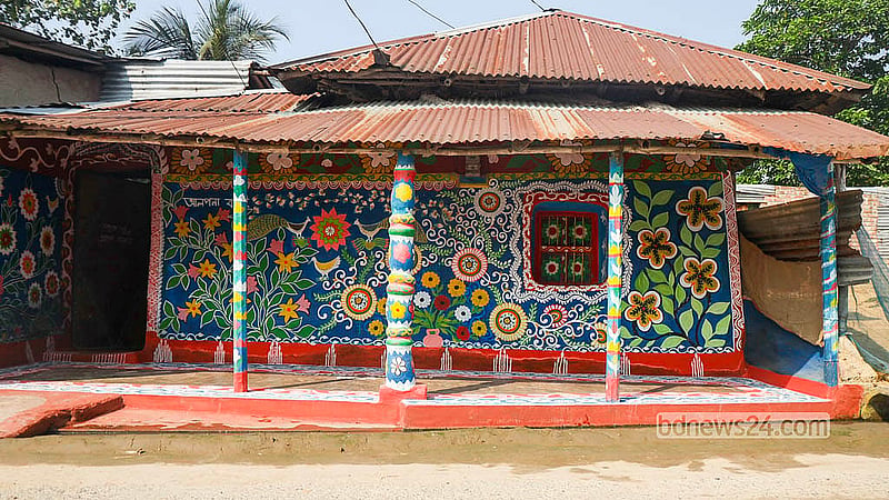 A view of Dekhon Barman's house at Tikoil village in Chapainawabganj’s Nachol Upazila. Although it is an ordinary clay house, the eye-catching designs on its walls fascinate visitors. Photo: Shamsul Haque Ripon