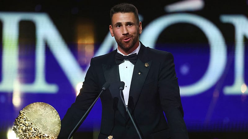 Athletic Bilbao's Unai Simon makes a speech after winning the men's goalkeeper of the year award,  London Palladium, London, Britain - October 26, 2026. Photo: REUTERS
