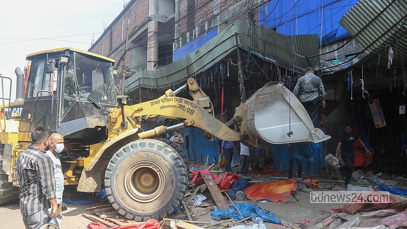 Dhaka South City Corporation removes more than 100 illegal shops from footpaths around Dhaka Trade Centre and Fulbaria Supermarket in Gulistan on Wednesday, Oct 28, 2026.