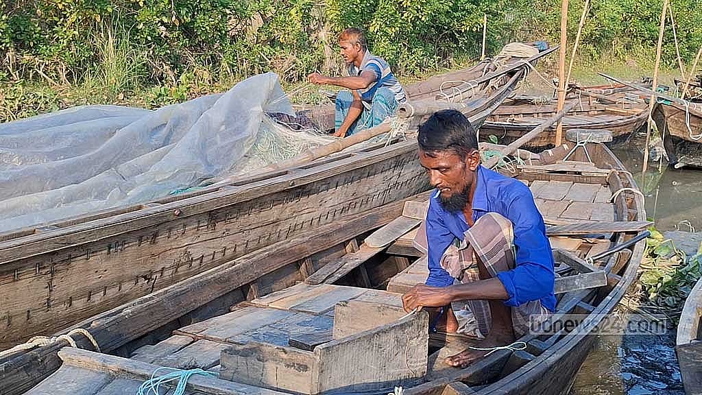 Chandpur fishers borrow to get by in hilsa ban, seek cash aid alongside rice