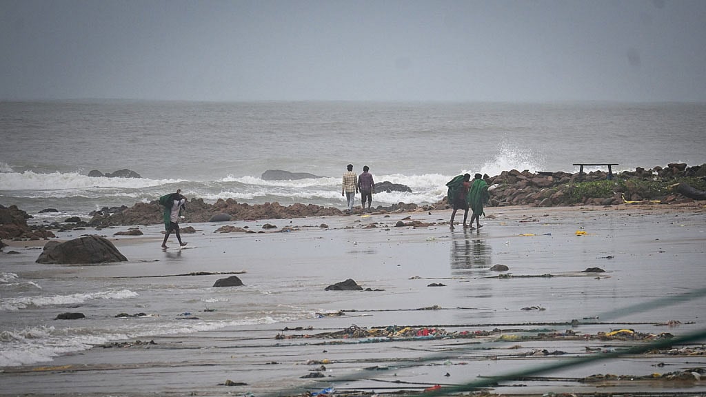 Six killed in cyclone off India's eastern coast