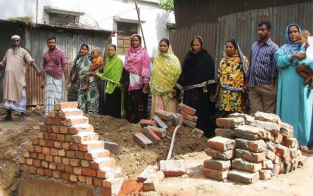 মুক্তিযোদ্ধার কবর ভেঙে রাস্তা নির্মাণের চেষ্টা