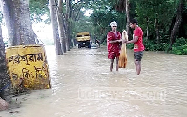 Overflowing Muhuri and Kohua rivers flood 10 Phulgazi villages