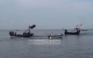 বঙ্গোপসাগরে ৯ জেলেকে ‘গুলি করে ও কুপিয়ে’ সাগরে ফেলেছে ডাকাতরা