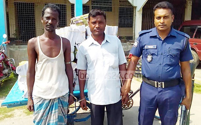 পাঠ্য বই বেচতে গিয়ে আটক ২