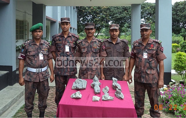 দিনাজপুরে ১০ টুকরো কষ্টিপাথর উদ্ধার