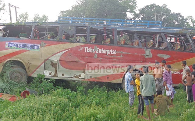 দিনাজপুরে সড়কে প্রাণ গেল শিশুর