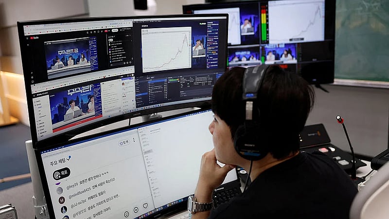 Asian stocks hesitant before Nvidia earnings, oil slips on Hormuz hopes