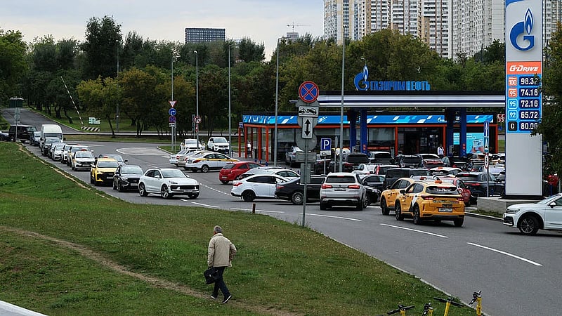 Oil rises as Trump threatens sanctions on Iran partners
