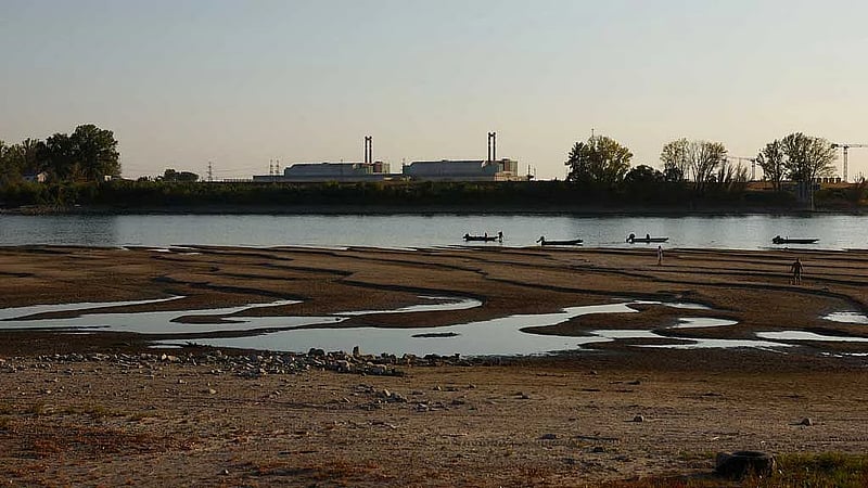 Greece battles wildfires, Hungary shuts nuclear power plant due to drought