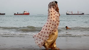 Shipping traffic via Strait of Hormuz slips below 10-day average, data shows