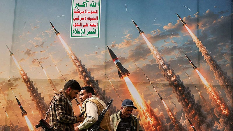Houthi attacks kill at least 30 Yemeni government troops