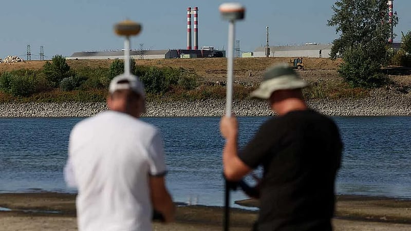 Hungary to sink two barges near nuclear plant to ensure cooling
