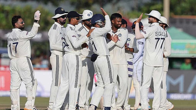 Sri Lanka top order falters, India sense victory