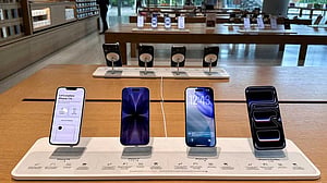 Apple’s 20th-anniversary glass-heavy iPhone is still coming: Bloomberg