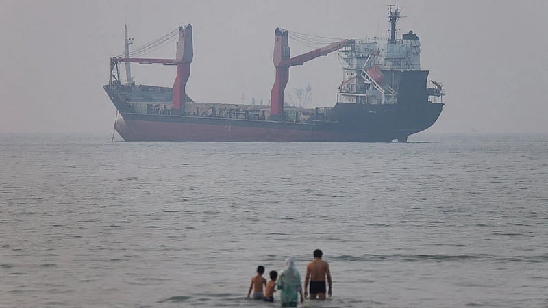 US vows 'economic D-Day' as Iran threatens to halt all oil exports