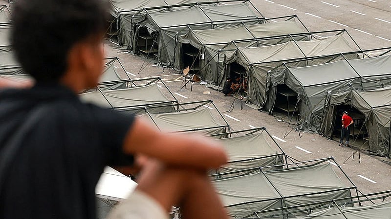 Italy extends border curbs with Spain a month after migrant rush