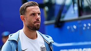 Chelsea sign England midfielder Henderson from Brentford