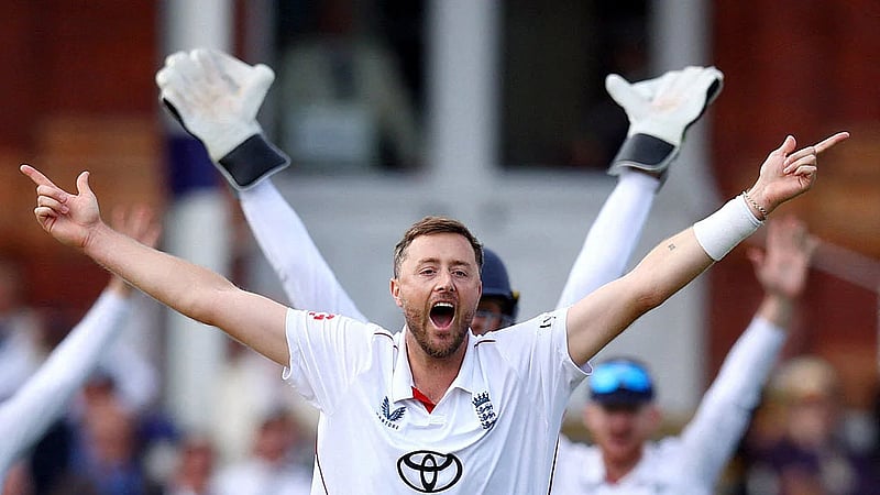 England trounce Pakistan by 194 runs to wrap up series