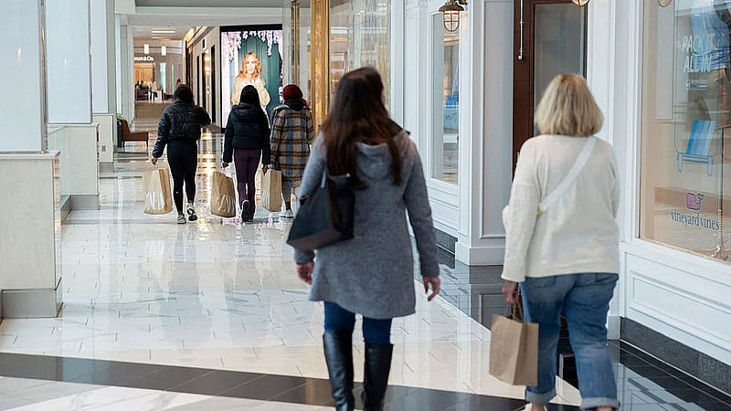 US shoppers tighten budgets, but still find room for treats and splurges