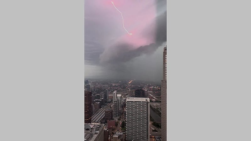 At least 2 dead, hundreds of thousands without power after severe US Midwest storms