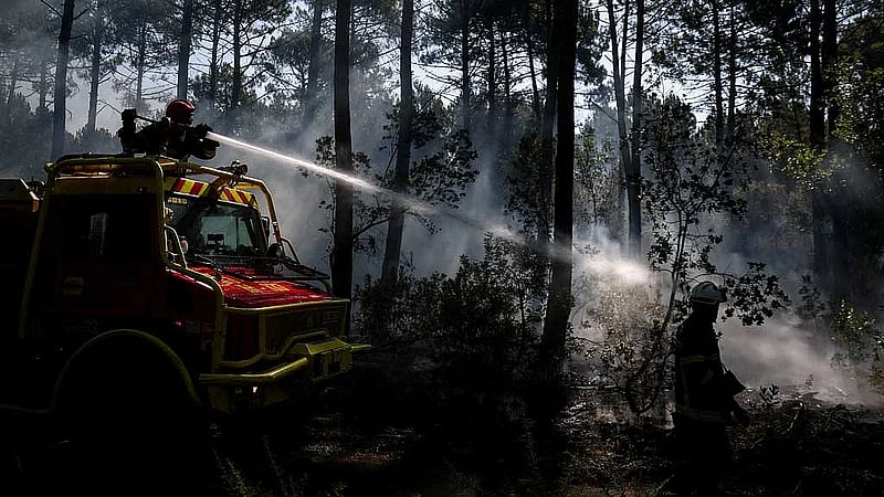 Fire crews keep blazes near Bordeaux under control as heatwave picks up