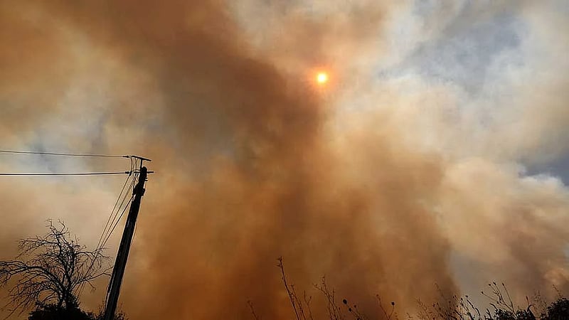 France wildfire forces thousands to flee as tinderbox conditions persist in warming Europe