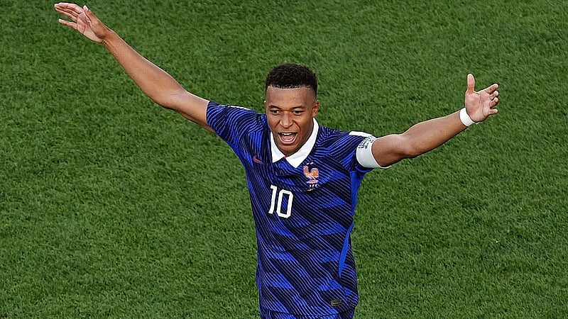France survive Paraguay's prickly test but warning lights flash