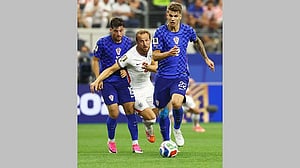 Brighton sign Croatia defender Vuskovic from Spurs