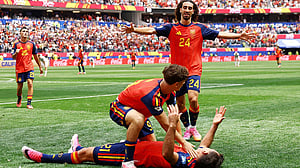 Spain sweep aside Austria 3-0 to reach World Cup last 16