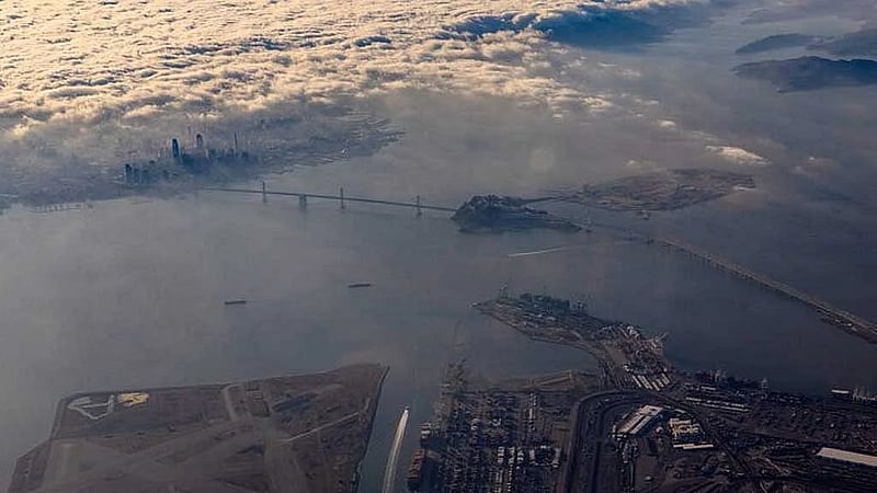 One dead, 2 missing after boat with 19 aboard capsizes in San Francisco Bay