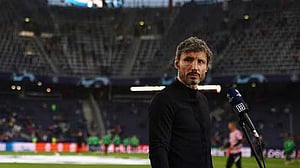 Belgium name Van Bommel as new coach