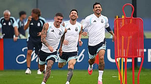 Spain cancel final World Cup tuneup; Argentina practice after weather delay