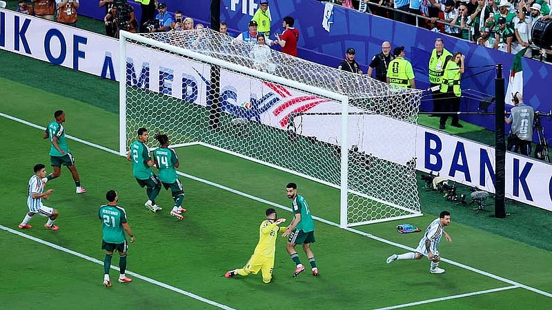 Algeria complain to FIFA about refereeing in loss to Argentina