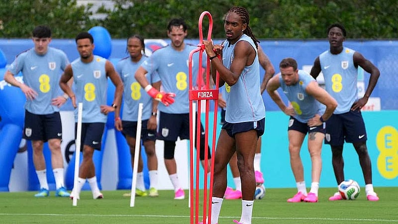 Spence unconcerned by Tuchel shouting, says England boss demands high standards