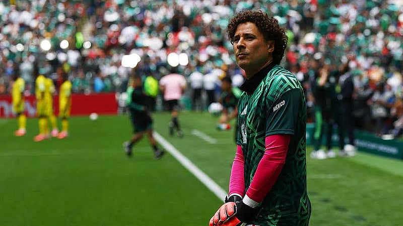 Mexico coach Aguirre leaves veteran goalkeeper out for World Cup opener