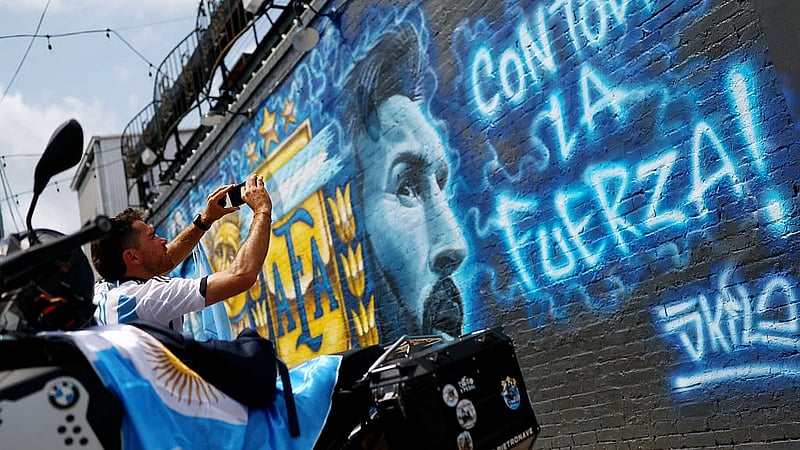Argentina sings collective happy birthday to Messi