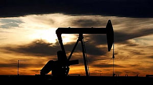 Oil prices extend decline on expectations of smoother crude flows via Hormuz