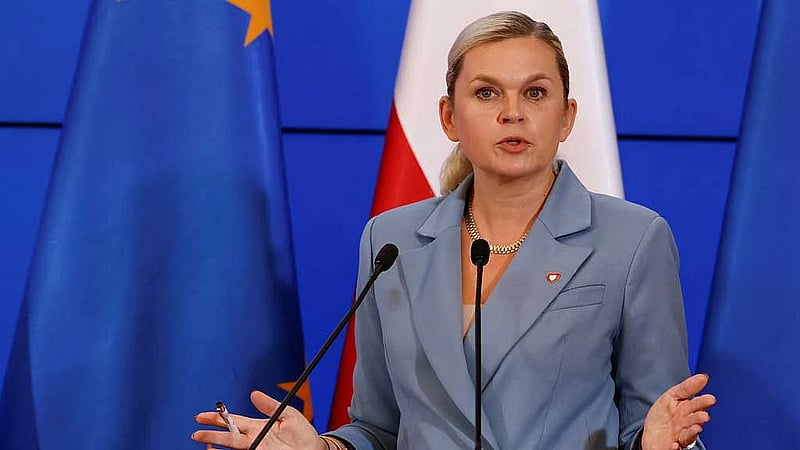 Poland to ban phones in schools, restrict access to pornography
