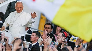 Pope urges leaders to stop dividing as he meets migrants, youth in Spain