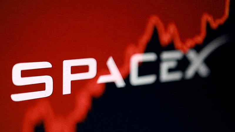SpaceX turns to bond market to raise capital, reports $100.8 billion cash