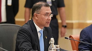 Expatriate workers at the fore on first day of PM Tarique Rahman’s first trip abroad