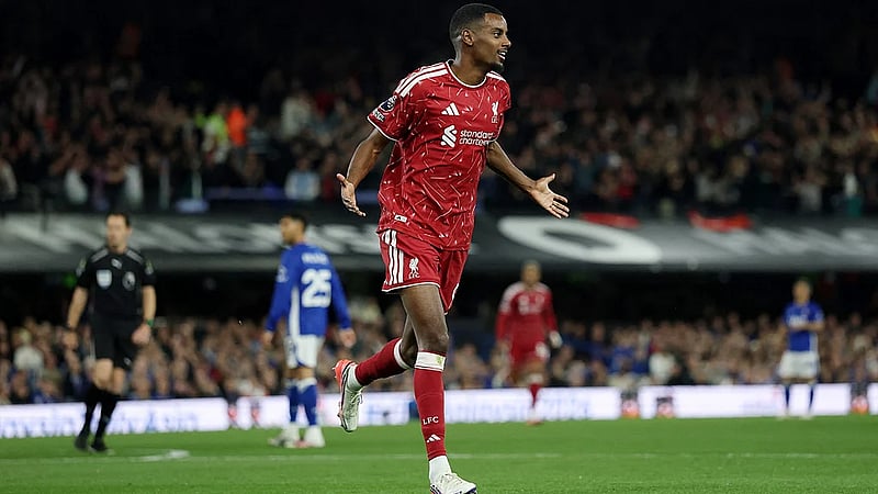 Early Isak double leads Liverpool to victory at Ipswich